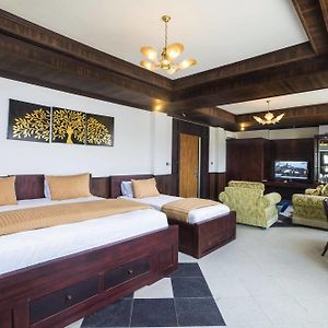 Familien-Zimmer mit zwei Einzelbetten